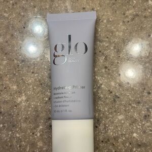 Glo beauty primer/make up